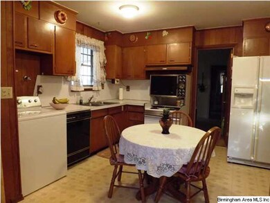 Cozy and Clean Kitchen