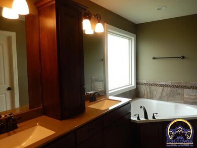 3609 NW Sterling Chase Ct, Topeka, KS 66618 - photo 7
