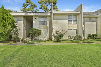 1950 Spenwick Dr unit 408, Houston, TX 77055 - photo 2