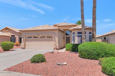 10352 W Potter Dr-large-002-028-10352 W