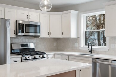 32 Union St unit 32, Lowell, MA 01852 - photo 3