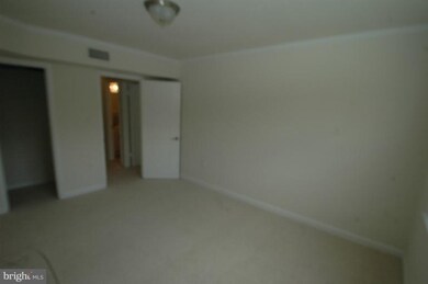 9449 Fairfax Blvd unit 302, Fairfax, VA 22031 - photo 3
