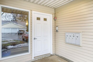 3183WindcrestDrNE-21