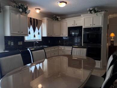 3009 W Parkwood Ave unit B, Friendswood, TX 77546 - photo 6