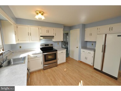 121 Red Stone Ridge, Delran, NJ 08075 - photo 3