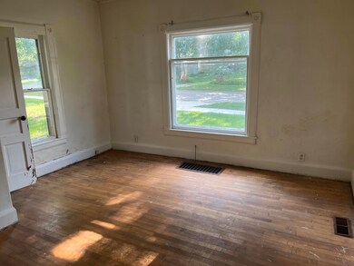 314 N Dyckman St, Paw Paw, MI 49079 - photo 6