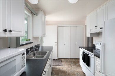 17419 Gravenstein Rd, Bothell, WA 98012 - photo 6