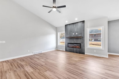 475 Earnhardt Ct, Green Bay, WI 54311 - photo 5