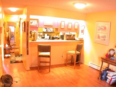 Big dining area and breakfast bar