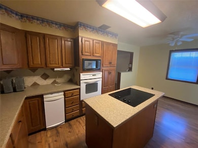 705 S 6th St, Canute, OK 73626 - photo 6