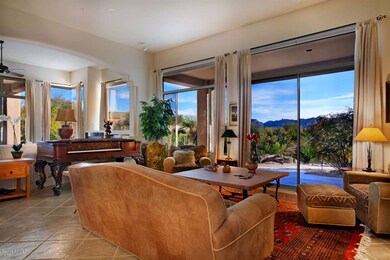 Comfortable, Spacious Living Room