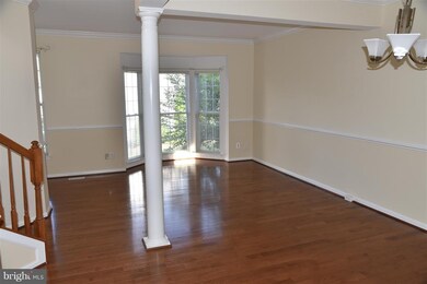 2579 Chase Wellesley Dr, Herndon, VA 20171 - photo 3