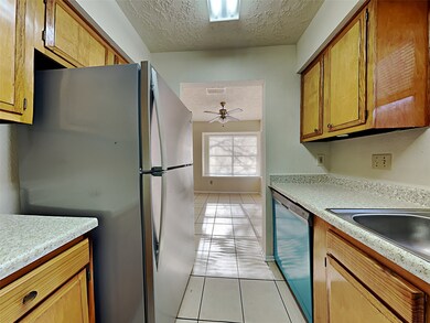 16930 Barcelona Dr, Friendswood, TX 77546 - photo 6