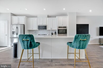 7202 Clagett Dr, Landover, MD 20785 - photo 3