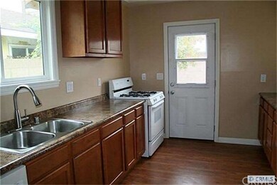 Newly Remodeled Kitchen w/ New Cabinets and Counte