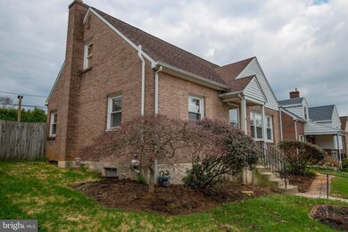 530 Dorchester Ave, Reading, PA 19609 - photo 2