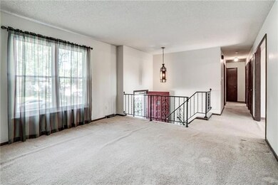 4813 Stearns Ln, Shawnee, KS 66203 - photo 3