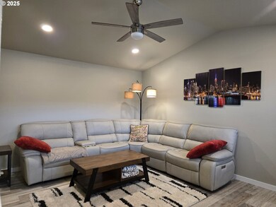 1103 E Second Ave, Sutherlin, OR 97479 - photo 4