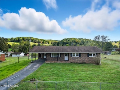 161 Gardenia Dr, Ewing, VA 24248 - photo 2