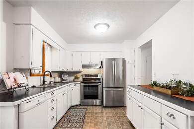 306 S Franklin St, Spring Hill, KS 66083 - photo 5