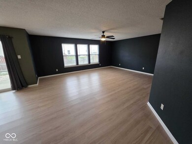 14283 Refreshing Garden Ln, Fishers, IN 46038 - photo 3