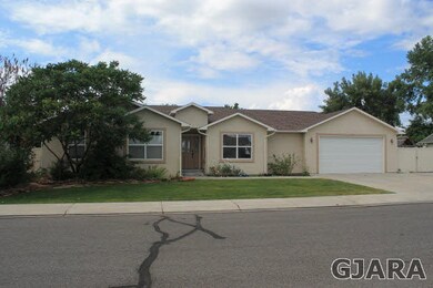 This attractive home in the Monarch Glen neighborh