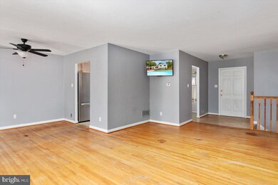 6902 Fitzpatrick Dr, Laurel, MD 20707 - photo 5
