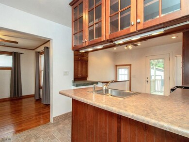 1408 Douglas Ave, Des Moines, IA 50313 - photo 6