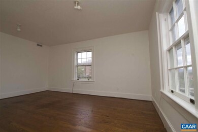 325 Chestnut Ave unit B, Waynesboro, VA 22980 - photo 2