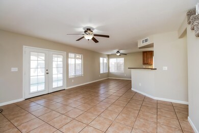 002-photo-living-room-7979461