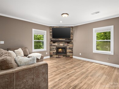 22'6 x 13 Living Room