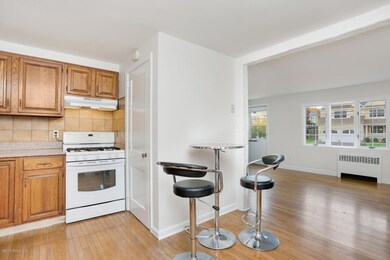 30 Riverside Ln Riverside CT-large-003-0