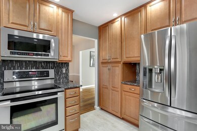 13505 Clear Morning Place, Germantown, MD 20874 - photo 7