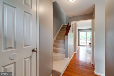 9121 Aspenpark Ct, Lorton, VA 22079 - photo 3