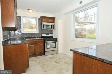 801 Larchmont Ave, Capitol Heights, MD 20743 - photo 5