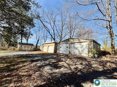 5449 de Pues Rd unit 1, Bangor, PA 18013 - photo 3