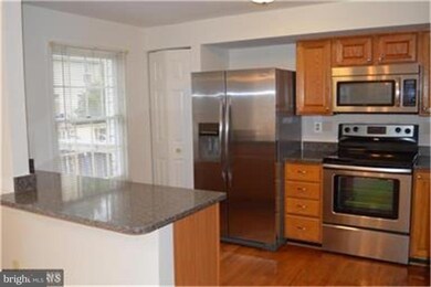 13974 Baton Rouge Ct, Centreville, VA 20121 - photo 2