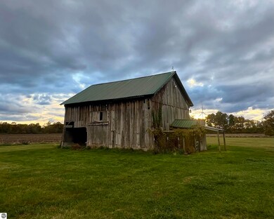 8410 E Pierce Rd, Ithaca, MI 48847 - photo 5