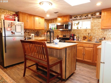 416 S 10th St, Cottage Grove, OR 97424 - photo 3