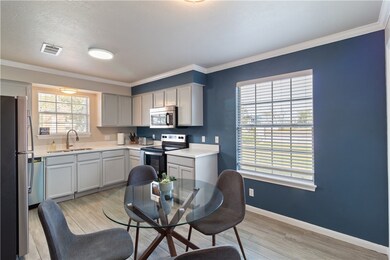 2100 Southwood Dr unit 14, College Station, TX 77840 - photo 4