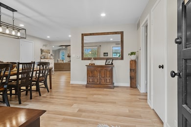 124 Braemar Dr, Elk Grove Village, IL 60007 - photo 2