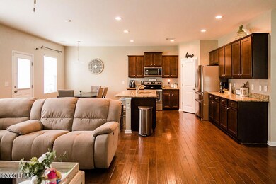 LIVING/KITCHEN