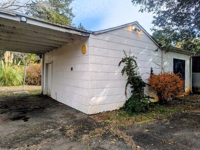 821 W Sycamore St, Chase City, VA 23924 - photo 4