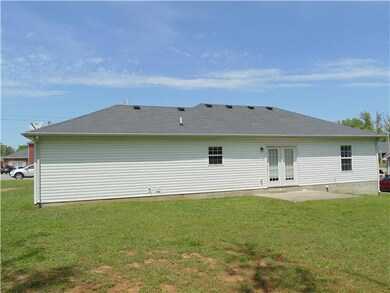 305 Christopher Ct, Shelbyville, TN 37160 - photo 2