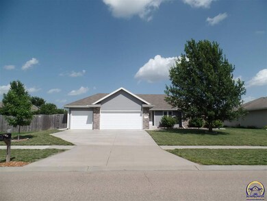 4516 SW Misty Harbor Dr, Topeka, KS 66610 - photo 2
