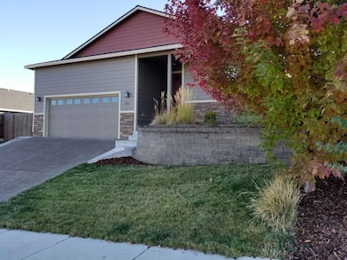 911 Stonewater Dr, Eagle Point, OR 97524 - photo 3