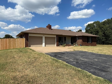 8954 Lawrence 2226p, Monett, MO 65708 - photo 2