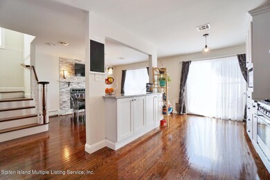 (7) KITCHEN