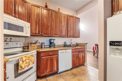 1855 Bridgepointe Cir unit 23, Vero Beach, FL 32967 - photo 5