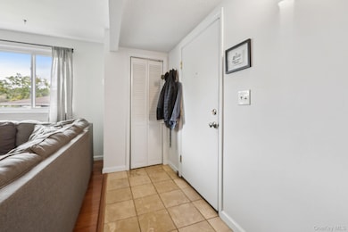 2006 Baldwin Ln unit 20F, Newburgh, NY 12550 - photo 3